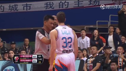 Stephon Marbury et Jimmer Fredette s'embrouillent en Chine