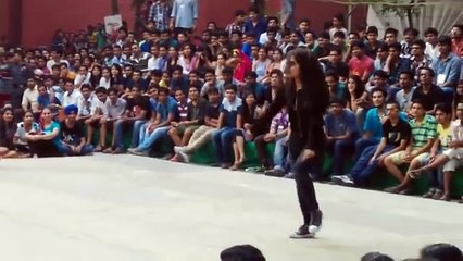 College Girl Dance Performance (Boy VS Girl Battle)