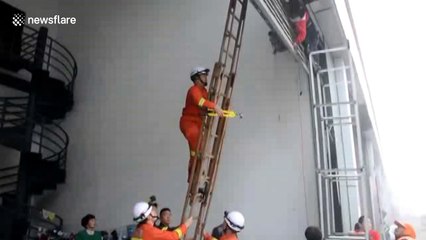 Girl gets hand stuck in shop shutters
