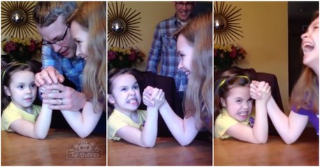 Menina dá tudo o que tem para vencer a irmã no braço de ferro