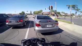 R6, reckless Lane splitting, motorcyle police, crazy person, motorcycle, Traffic, sportsbikes,