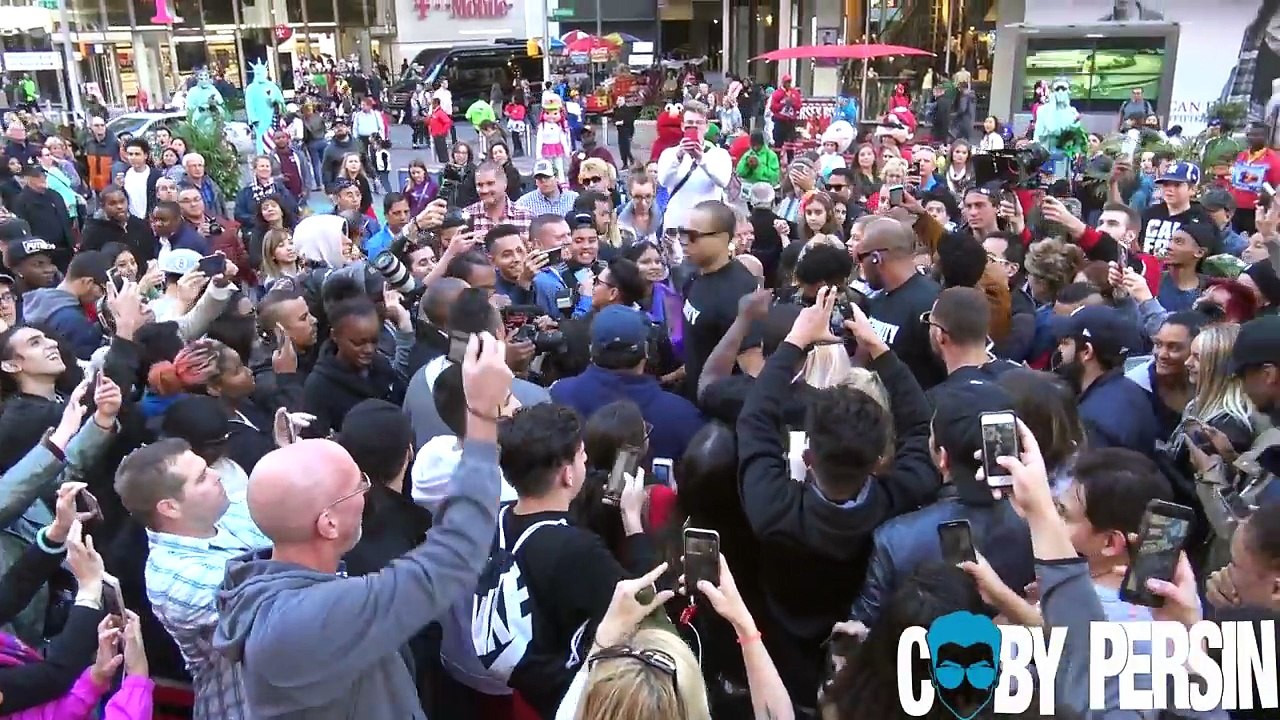 Kylie Jenner Look-A-Like Pranks New York City!