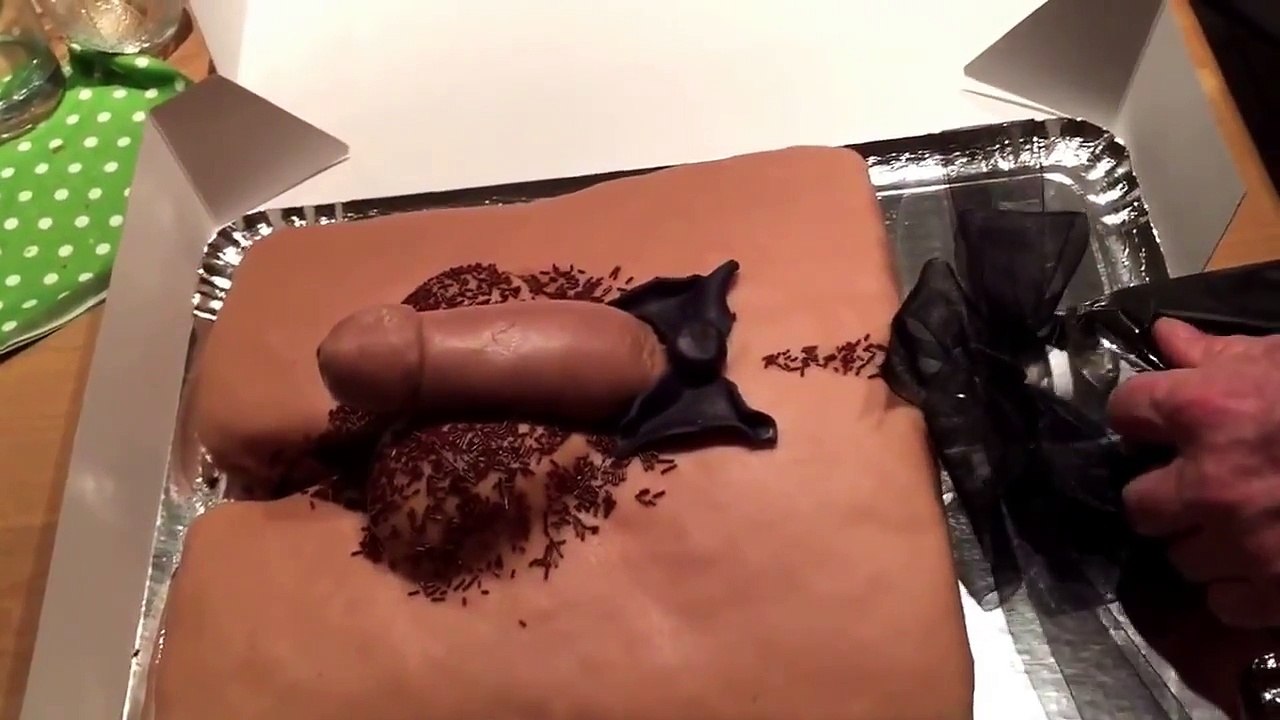 Un gâteau en forme de pénis