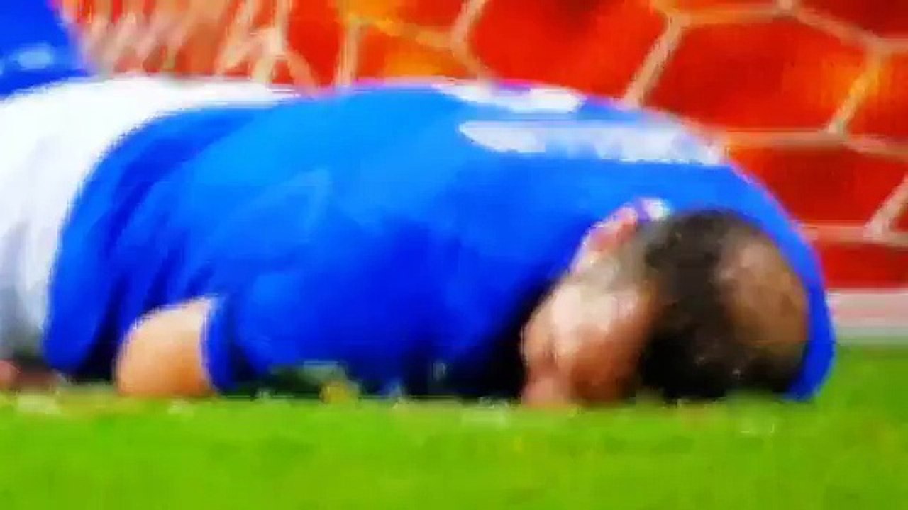 Chiellini, Cüneyt Çakır'ı kandırmak isterken...