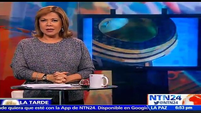 Particular objeto: inodoro con piezas de oro y cubierto en cuero está a la venta en Los Ángeles, EE. UU.