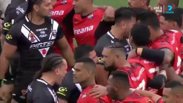 Double Haka (Sipi Tau) entre la Nouvelle Zelande et Tonga (Sipi Tau)