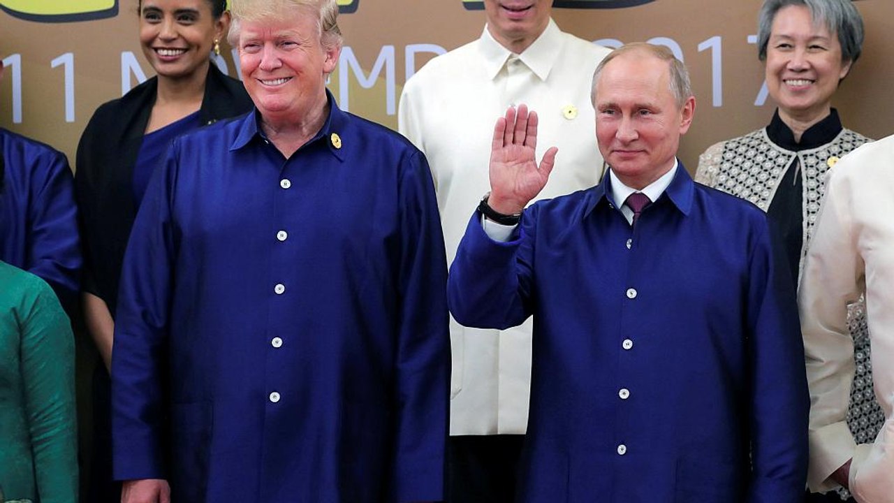 APEC-csúcs: Trump és Putyin kezet rázott, de ne...