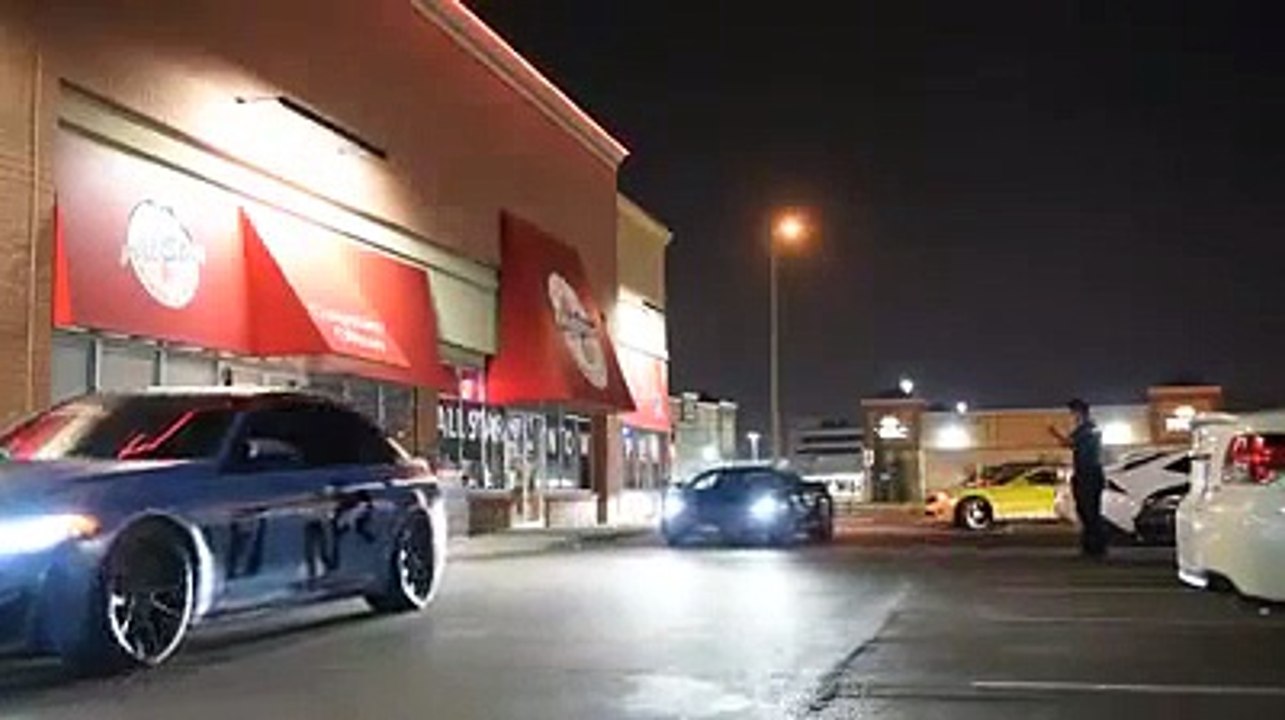 Ces jeunes riches refusés dans un restaurant repartent en supercars  lamborgnini, BMW, Aston martin, and Dodge Challenger