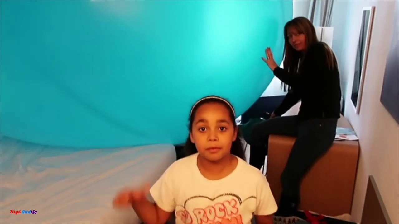 Giant Balloon Stuck In Our Hotel Room - Fungus Amungus - Ugglys Pet Shop Surprises