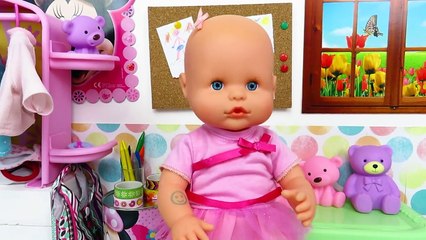 ¡BEBÉ NENUCO TIENE VARICELA! Nenuco Ari Hermanita traviesa está malita Vídeos de Nenucos en español