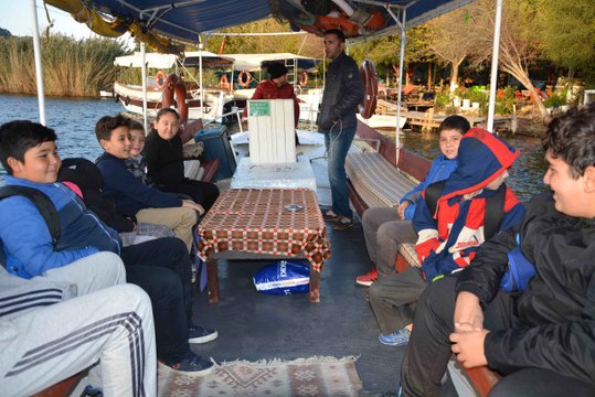 Bu Uygulama Türkiye'de Tek! Okula Her Gün Tekne ile Gidiyorlar