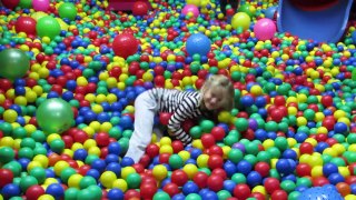 100 Playground Fun,Ball Pit Fun,Slide,Plastic Ball,Inflatable Bouncy Castle,100 Plac Zabaw