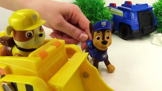 Toys and videos for kids. Paw Patrol saves Leo the truck. Peppa pig and secret life of pets toys.-M-6CwZ_Z_So