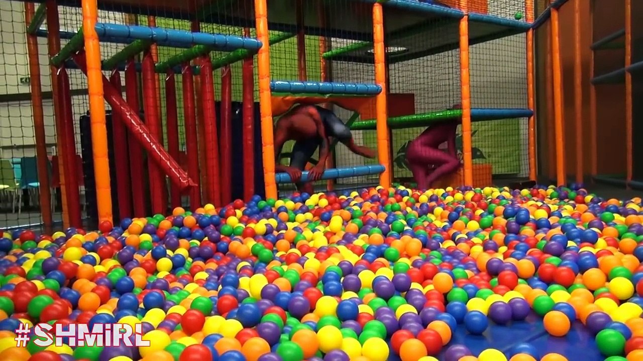 Superhero Game Hide and Seek Spiderman & Pink Spidergirl vs Frozen Elsa - Amazing Superheroes fun