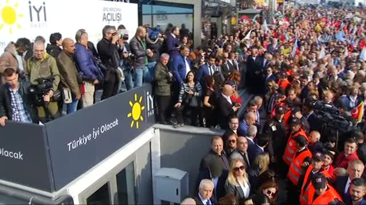 Akşener, Partisinin Genel Merkez Binasının Açılışında İstiklal Marşı ve Saygı Duruşunu Unuttu