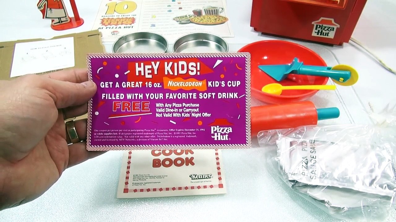 Pizza Hut Electric Kids Oven, Take Out Mini-Pizzas!