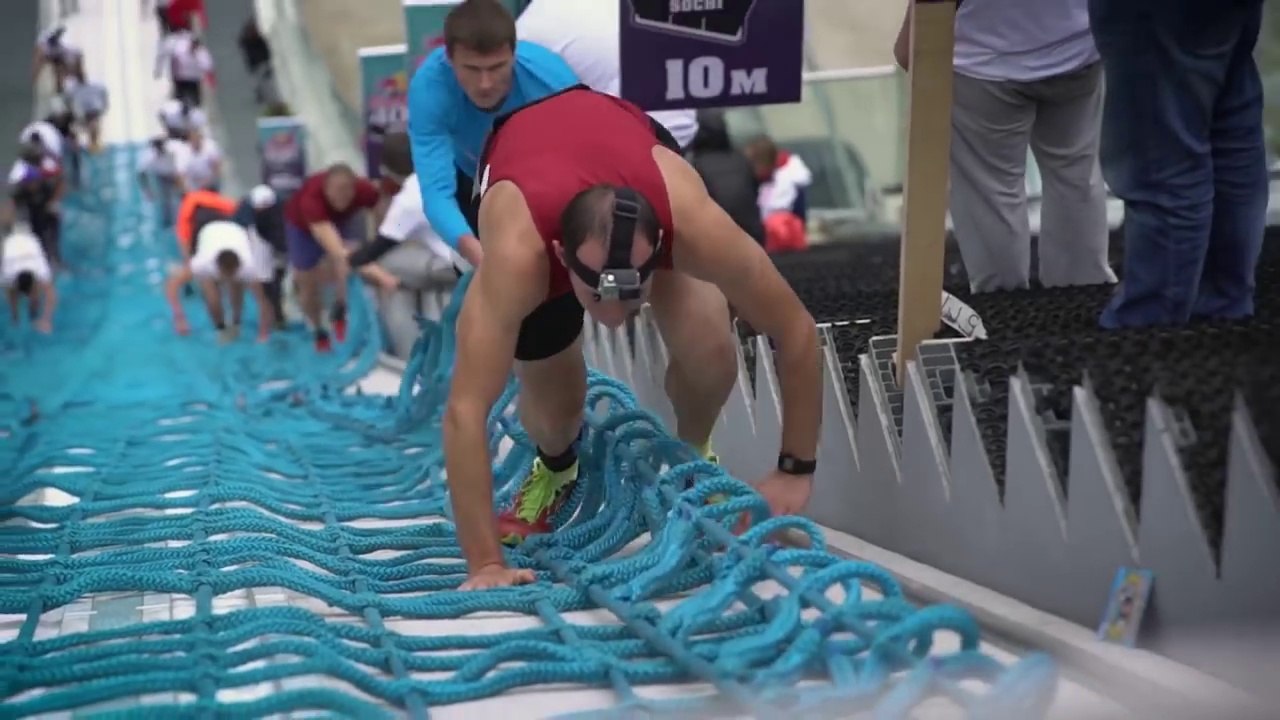 Escalader en courant le tremplin de saut à ski de Sotchi !