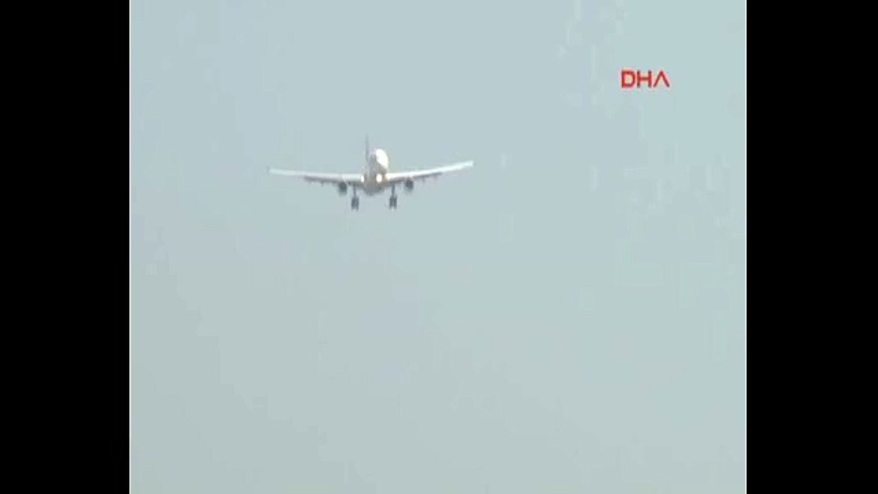 Uçak kuş sürüsüne çarptı, 3 uçak pisti pas geçti