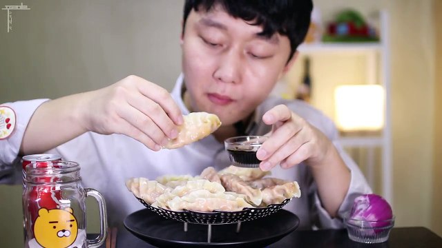 비비고 김치 왕교자 먹방이닷! 김치만두 리얼사운드 먹방 옥탑방미식가 #117화 Kimchi Dumpling Mukbang^ㅡ^!