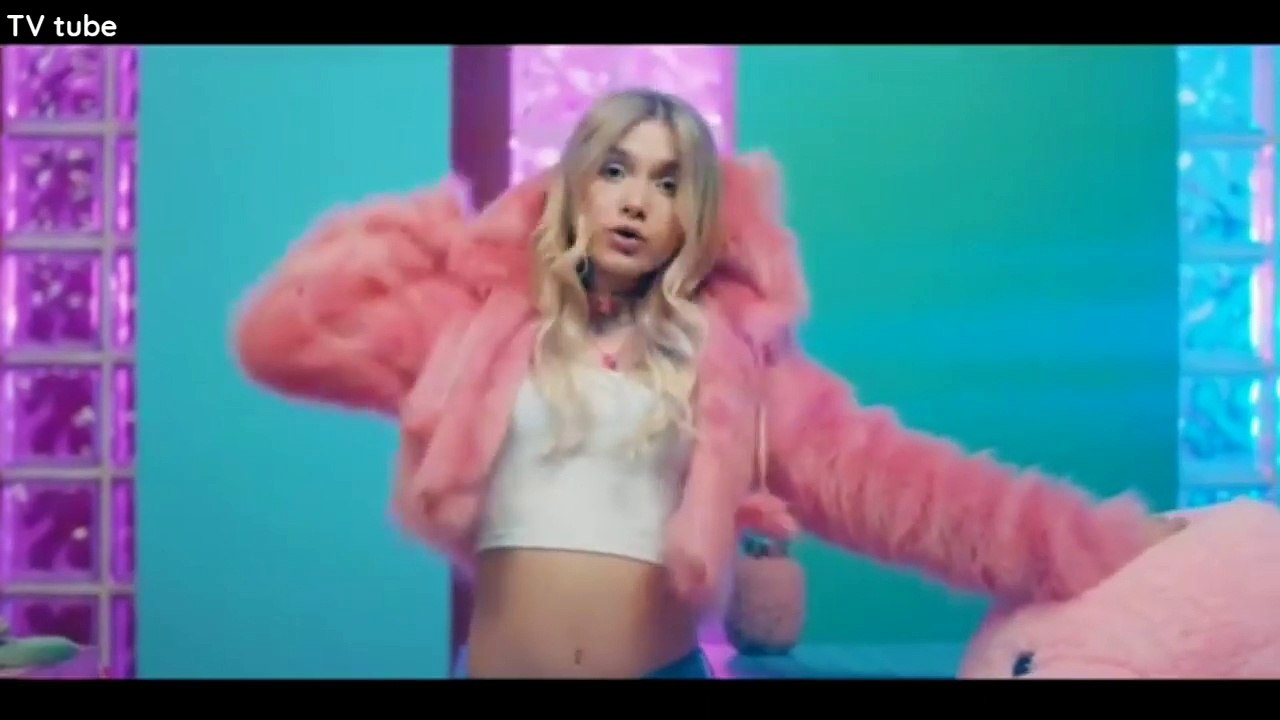 Çağatay Akman Sen Olsan Bari şarkısını söylüyor ( Aleyna Tilki )