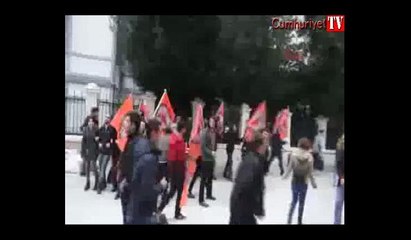 Kadıköy'de Ekim Devrimi yürüyüşüne polis müdahalesi