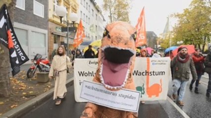 Marcha carnavalesca toma Bonn para reclamar acción contra el cambio climático
