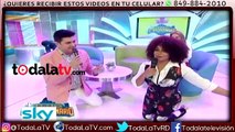 Cheddy García besa a Leonardo Villalobos en plena televisión nacional-Sábado Extraordinario-Video