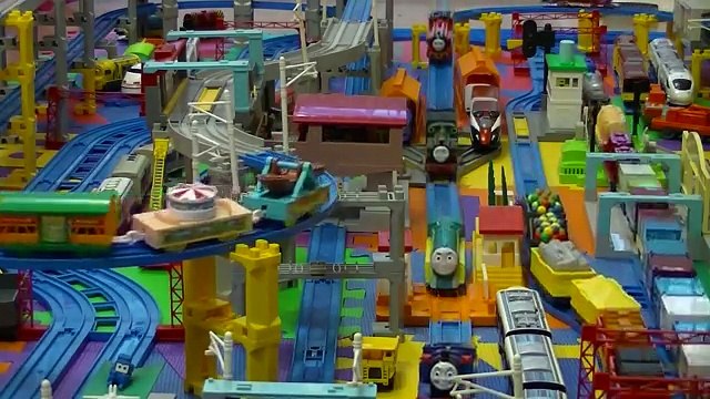 【Spielzeugeisenbahn】Thomas, die kleine Lokomotive - thomas und 12 Freunde (00427 de)