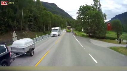 NUNCA atravesses a estrada assim