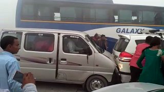 Accident on ganga Yamuna highway due to snow and fog huge destruction occuur