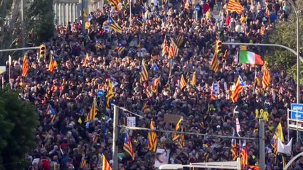 Milhares pedem liberdade de líderes catalães