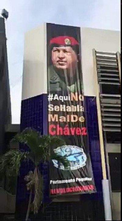 Arrancan gigantografía de Chávez del Consejo Legislativo de Cumaná