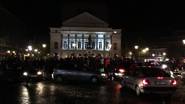 Le rond-point de l'Opéra de Liège complètement occupé par les supporters victorieux