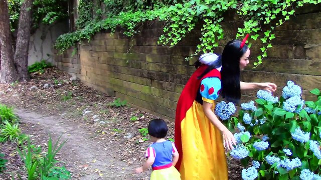 30 Min+ Compilation: Snow Whites baby becomes catbaby, Spiderman kisses catwoman and more