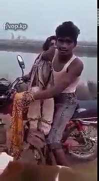 فیصل آباد کے محمد شکیل کا ناراض ہوکر میکے جانے والی بیوی کو روکنے نیا طریقہ