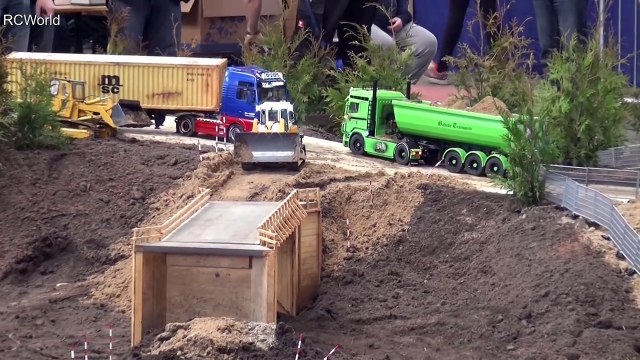 RC Construction Site Bridge Building Dozer Baustelle LKW ♦ Treffpunkt Modellbau Paaren Glien 2016