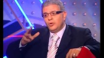 شاهد رد فعل ميرفت امين بعد تغزل المذيع فيها واهدائها بوكيه ورد