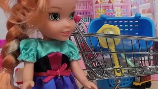 Elsa is having a baby! Movie Funny Bee Barbie Chelsea Twins Anna and Elsa Toddlers Toys and Dolls
