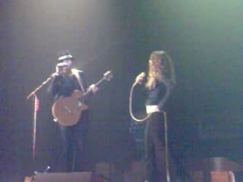 VANESSA PARADIS PARLE AUX ARENES DE METZ