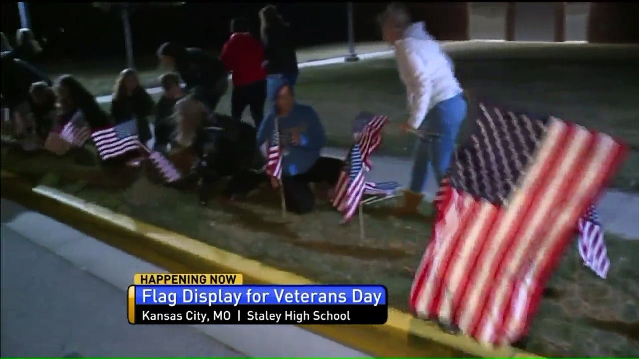 High School Students Place 1,000 American Flags at Their School in Honor of Local Veterans