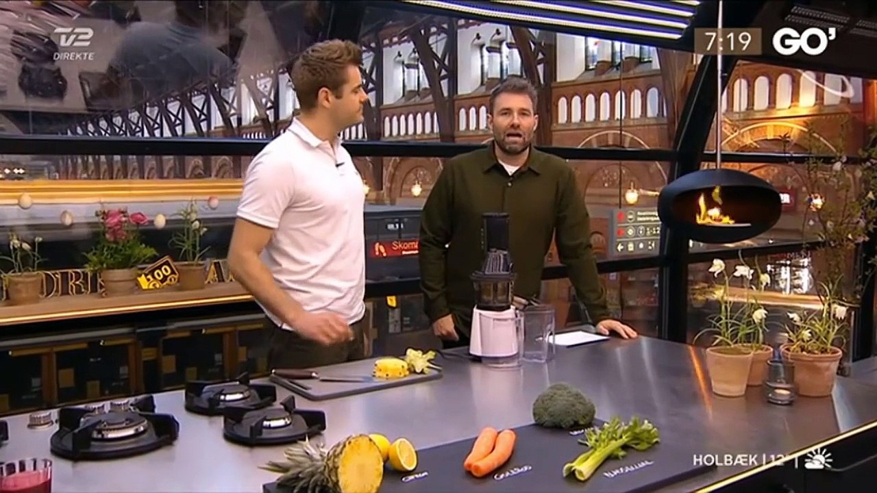 Mads Bo laver juicer som er gode før, under og efter træning i Go' morgen Danmark (2017.04.10)