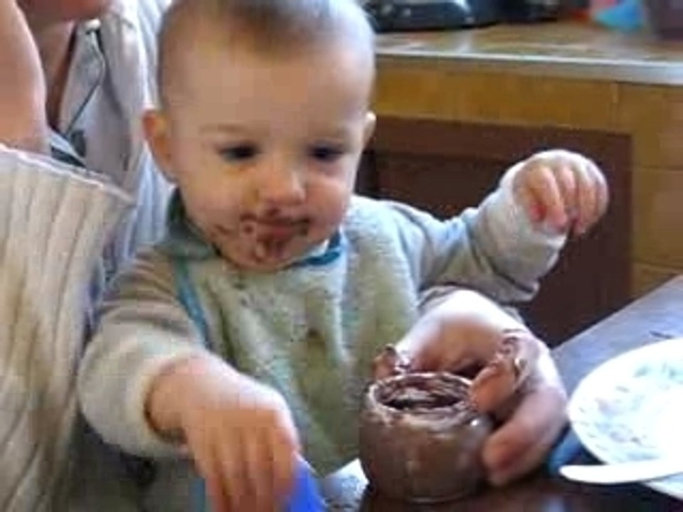 Je mange la crème au chocolat