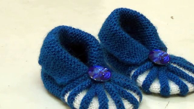 How to make knitting booties for kids. very easy and simple way of making beautiful booties for kids