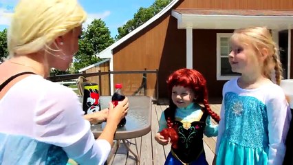 المجمدة إلسا عملاق كوكا كولا! ث / سبايدرمان مهرج الموز تجمع الاصبع الأسرة تعلم الألوان طفل أغنية إر