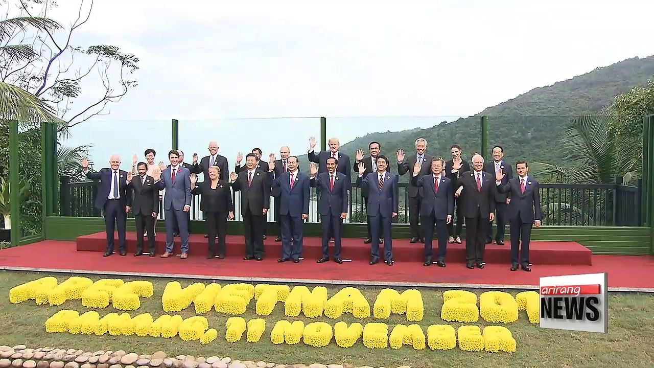 President Moon promotes free trade, 'inclusive growth' at APEC summit