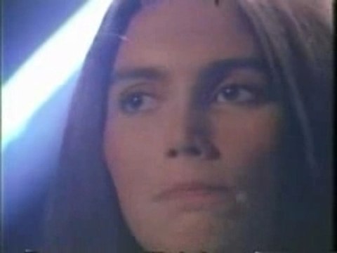 Emmylou Harris - I Don't Have To Crawl (clip)