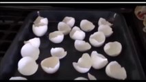 Cuando veas porqué ella siempre cocina las cáscaras de huevo en el horno]