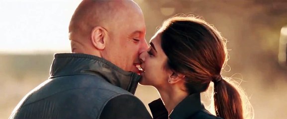 Deepika Padukone hot kiss 2018