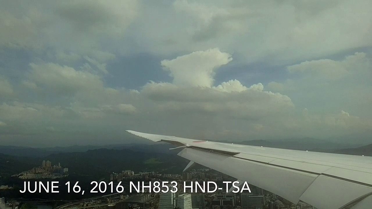 Landing at Taipei Shongshan Airport (TSA) with seeing Taipei 101