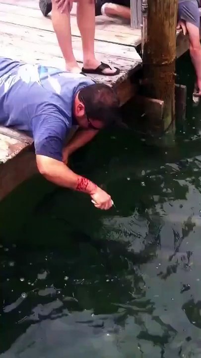 Τέτοιο ψάρεμα δεν έχετε ξανά δεί. Έπιασε ψάρι μέγα διαστάσεων VIDEO